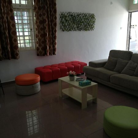 The Garden Vacation Home Lumut Exterior foto